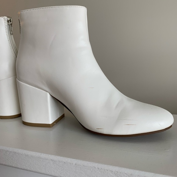 Nasty Gal White/Ivory Ankle Booties, size 37/5.5 - Picture 2 of 4